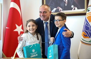 Gemlik’te Belediye Başkanlığı Pınar ve Eymen’e emanet